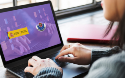 mujer con un ordenador