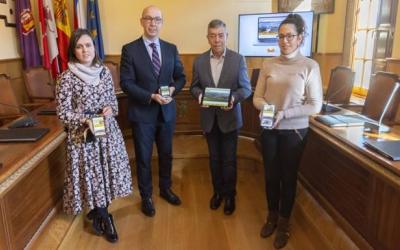 cuatro personas presentando el proyecto